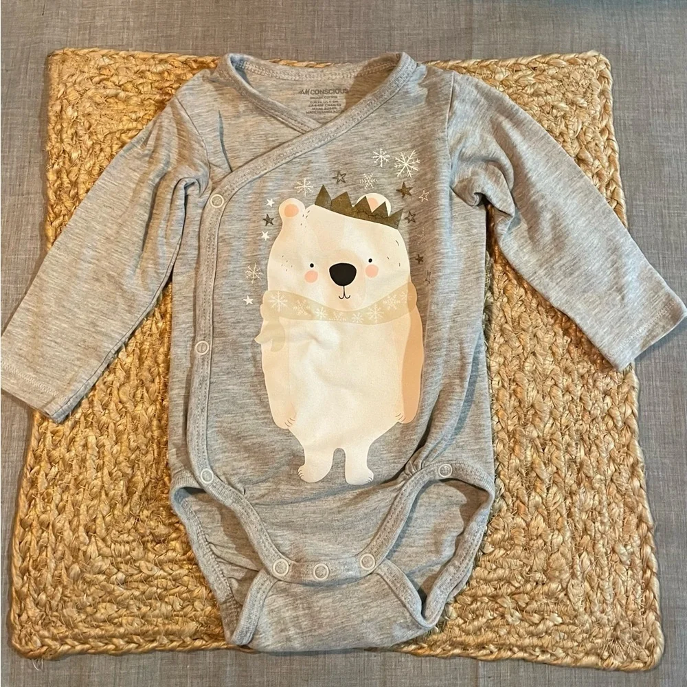 Long Sleeve Polar Bear Gray Onesie for 4-6 months